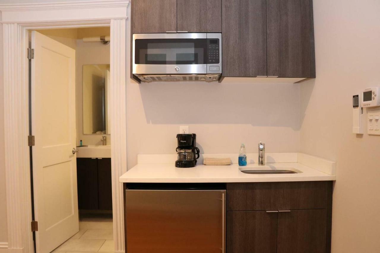 A Stylish Stay W/ A Queen Bed, Heated Floors.. #15 Brookline Bagian luar foto