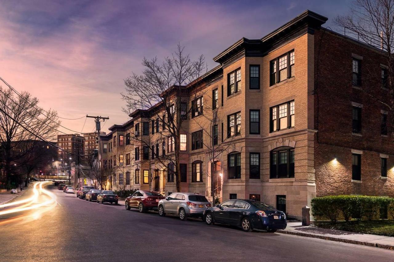 A Stylish Stay W/ A Queen Bed, Heated Floors.. #15 Brookline Bagian luar foto