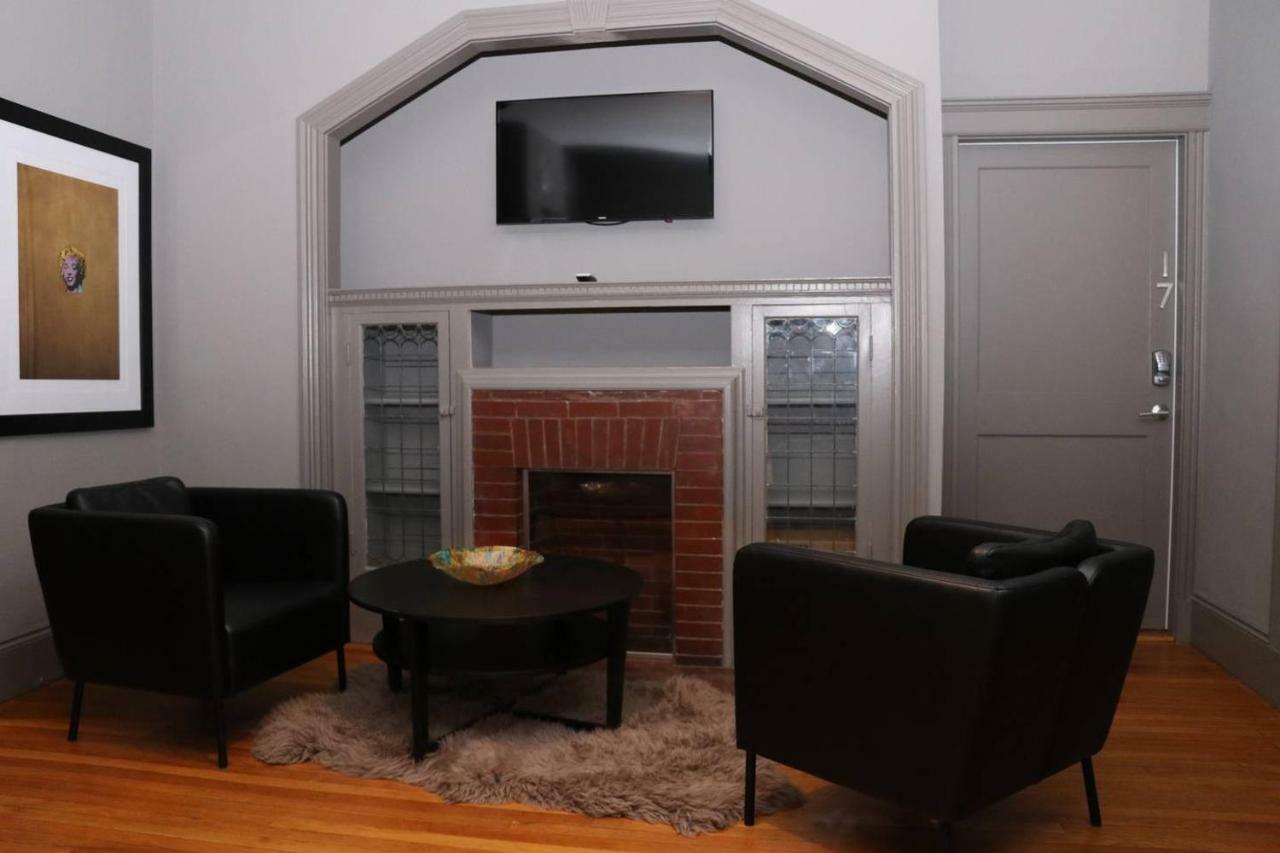 A Stylish Stay W/ A Queen Bed, Heated Floors.. #15 Brookline Bagian luar foto